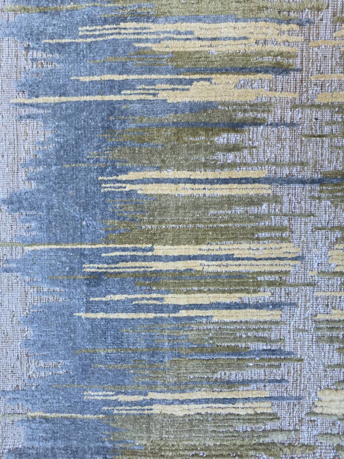 RISC-006 — Silk rug