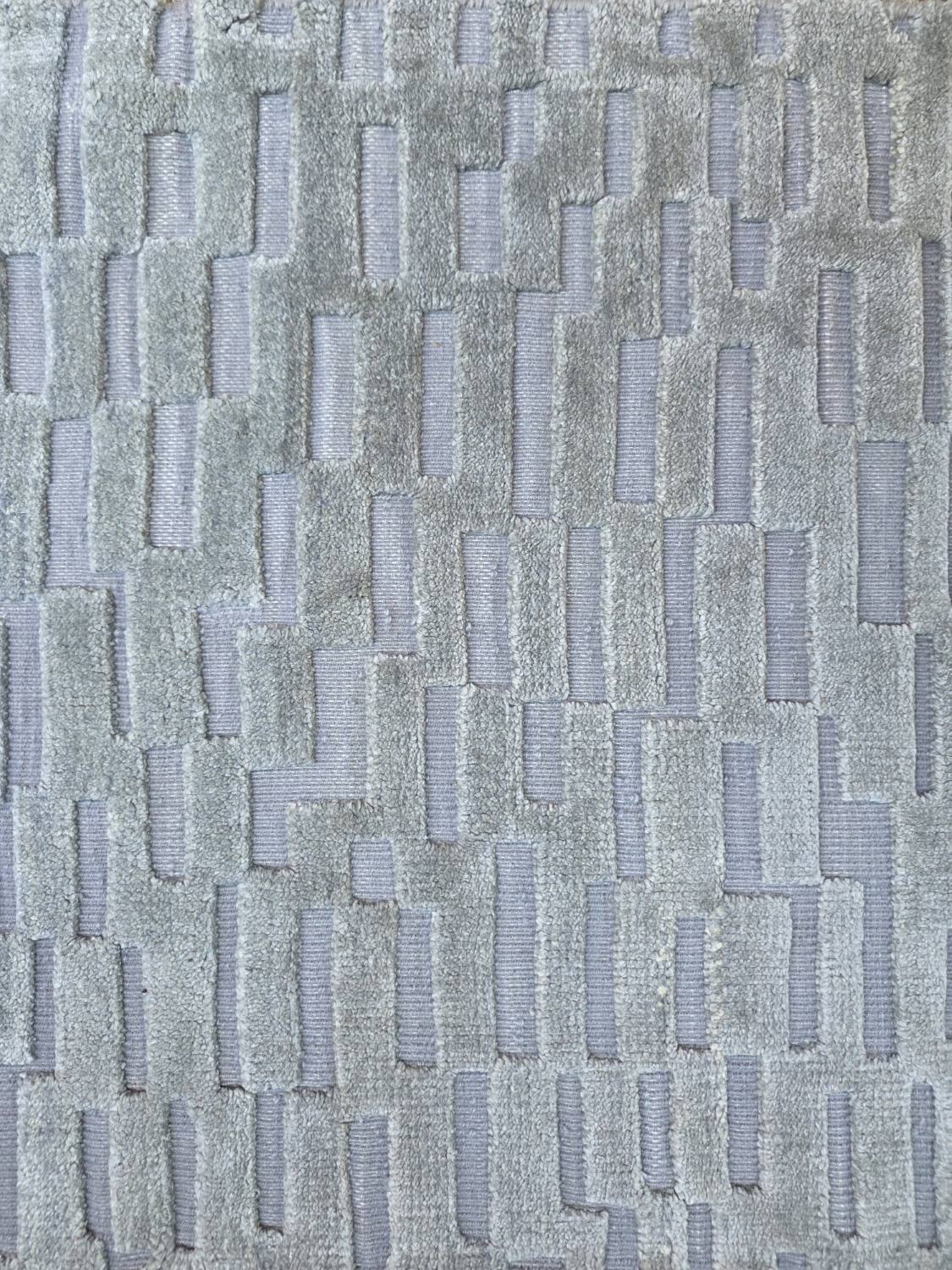 RISC-011 — Silk rug