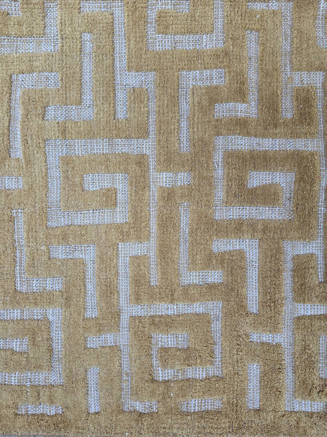 RISC-012 — Silk rug